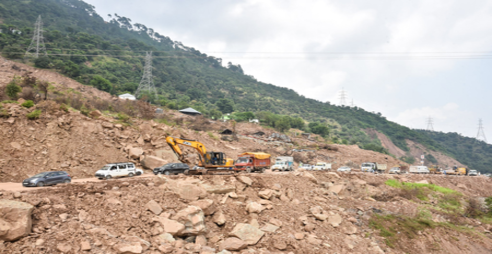जम्मू-कश्मीर के रामबन जिले में भीषण भूस्खलन, एनएच-44 फिर से अवरुद्ध