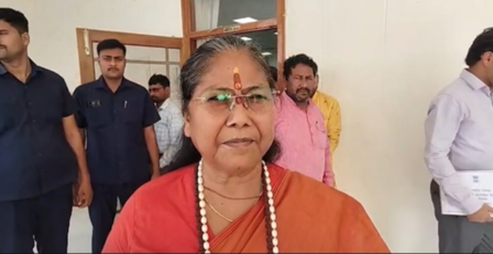 साध्वी निरंजन ज्योति ने रामलला के दर्शन किए, ध्वजारोहण कार्यक्रम में हुईं शामिल