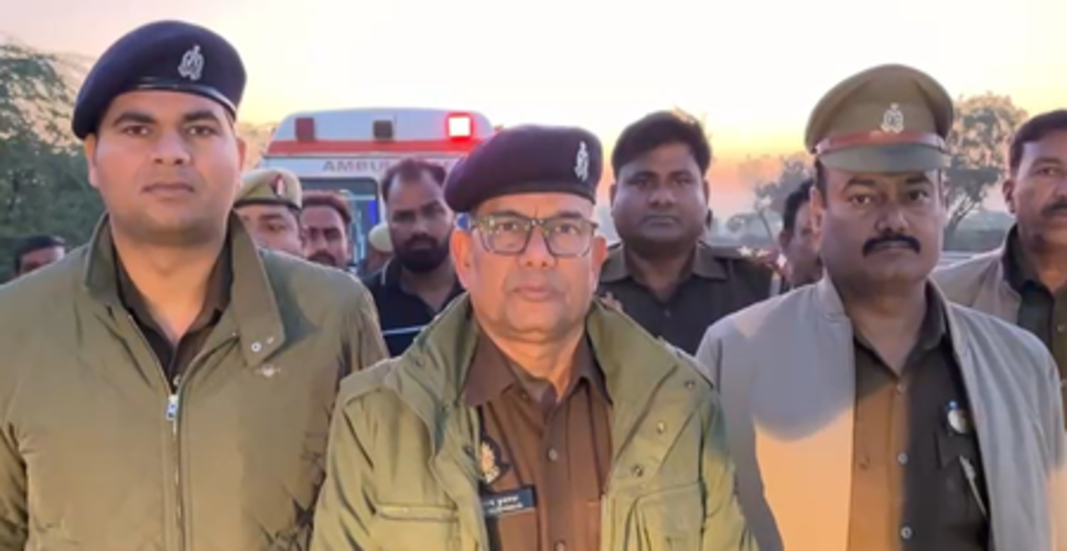 उत्तर प्रदेश : ईको वैन और बस में टक्कर, 3 महिला और 3 पुरुष सहित 6 की मौत, कई घायल