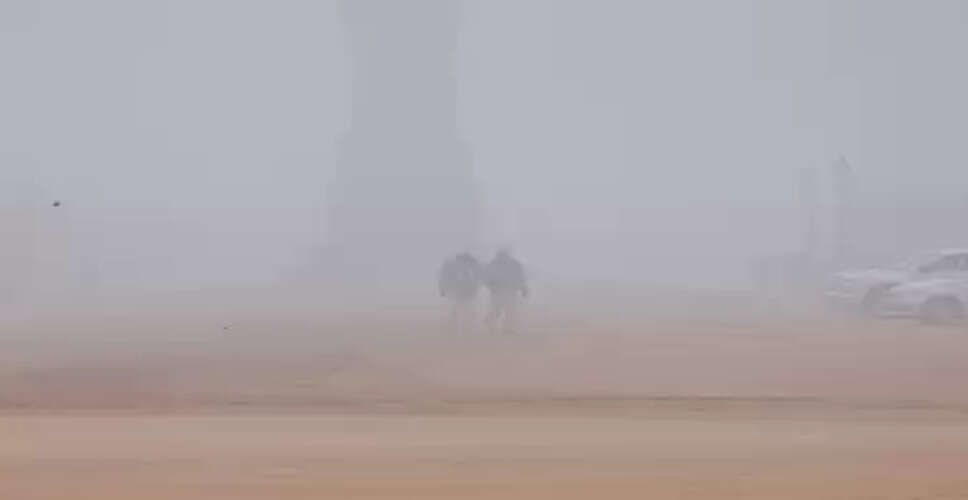 दिल्ली-नोएडा-गाजियाबाद में एक्यूआई 400 के पार, कोहरे ने बढ़ाई मुश्किलें