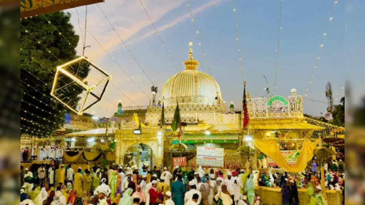 अजमेर दरगाह परिसर में शिव मंदिर होने के दावे पर टली सुनवाई, एक्सक्लूसीव फुटेज में देखें इस दिन होगी अगली पेशी