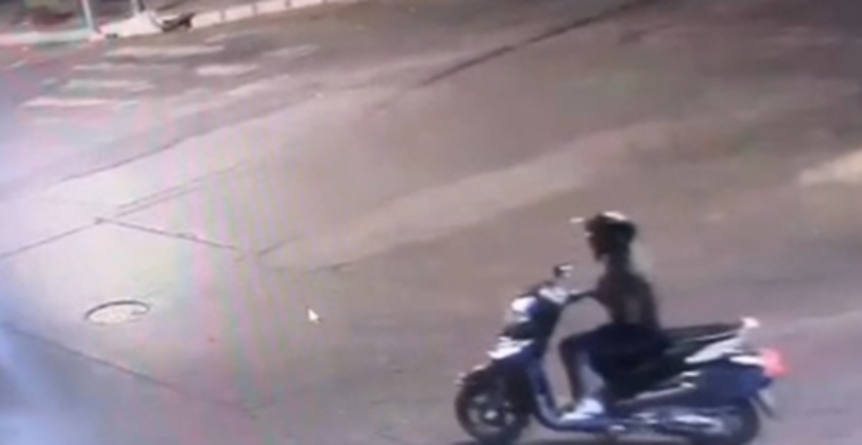 रोहित शेट्टी के घर फायरिंग मामले में नया सीसीटीवी फुटेज आया सामने, आरोपी तेज रफ्तार से चलाता दिखा स्कूटी