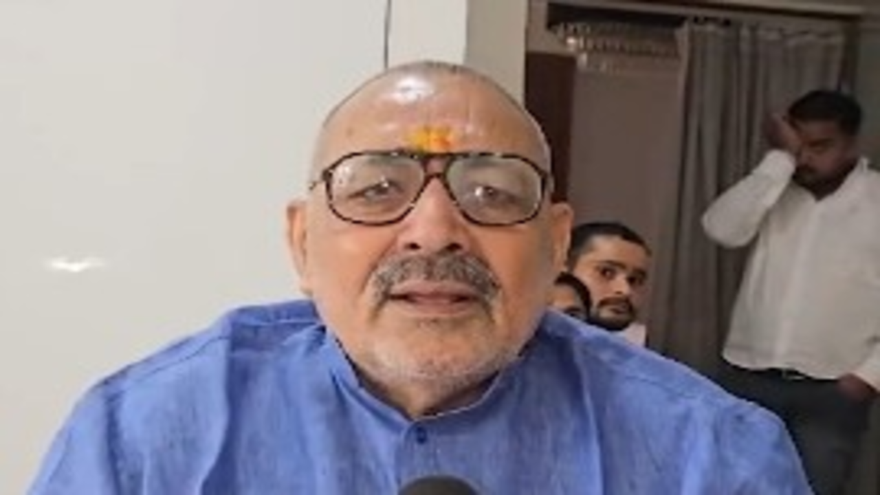 बिहार सरकार अपराधियों पर लगा रही लगाम, उनके लिए सिर्फ दो ही जगह जेल या भगवान: गिरिराज सिंह
