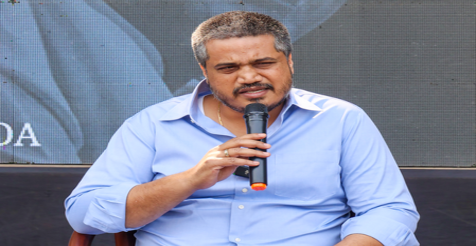 डीजीसीए अधिकारी की गिरफ्तारी पर रोहित पवार ने उठाया सवाल, बोले- 'छोटी मछली गिरफ्तार, शार्क अभी भी आजाद'