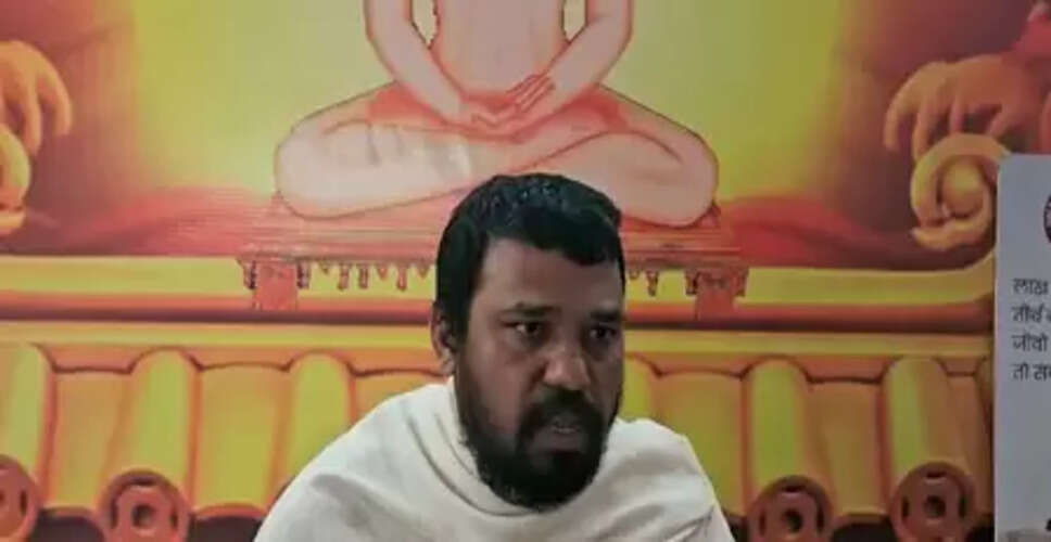 जैन मुनि ने किया मुंबई में कबूतरखाना बंद किए जाने का विरोध, बोले- मुख्यमंत्री फैसले पर विचार करें