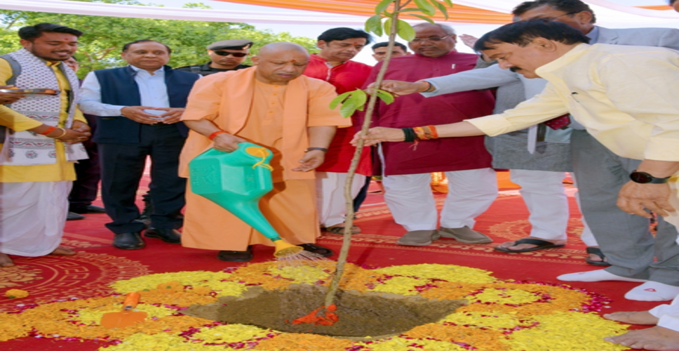 सीएम योगी ने एमएमएमयूटी में गर्ल्स हॉस्टल का भूमि पूजन और शिलान्यास किया