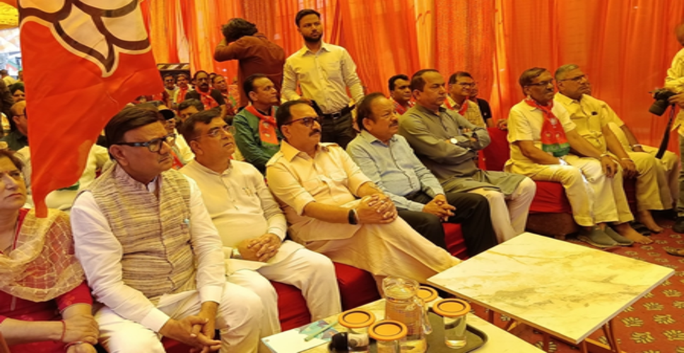 दिल्ली भाजपा अध्यक्ष और पार्टी के साथियों ने 4,562 स्थानों पर 'मन की बात' कार्यक्रम सुना