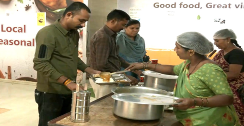 गुजरात सरकार की &lsquo;मंगलम कैंटीन&rsquo; स्कीम ने महिलाओं को बनाया आत्मनिर्भर