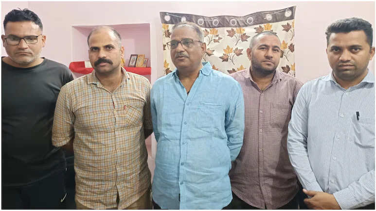 रेप केस में फंसा भाई, फिर थानेदार पर रिश्वत का आरोप; सवा दो लाख की डिमांड ने खोली पोल