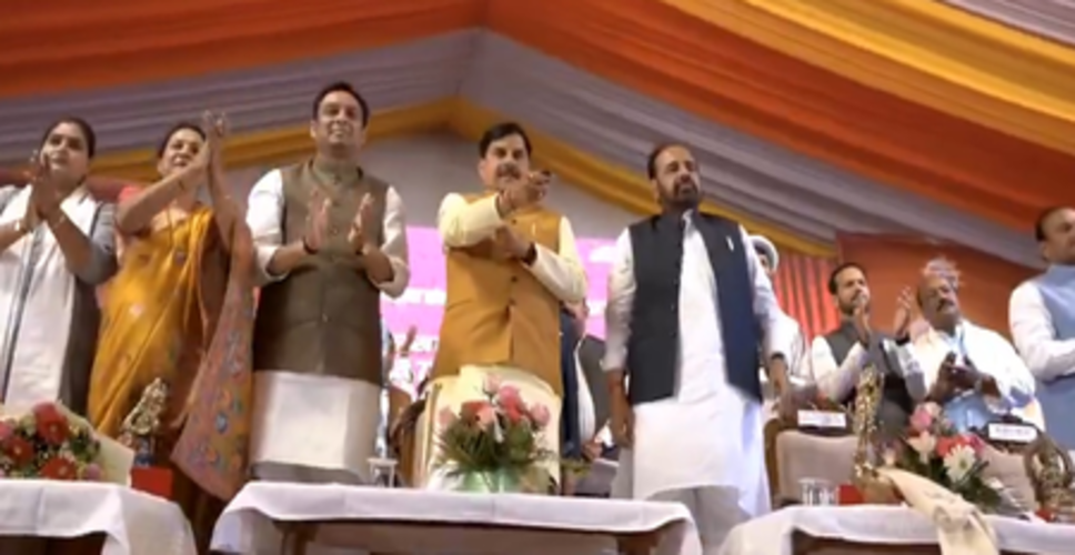 मध्य प्रदेश में पेंशन योजना के 33 लाख हितग्राहियों के खाते में मुख्यमंत्री ने ट्रांसफर की राशि