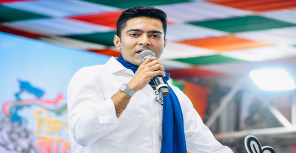 अभिषेक बनर्जी ने अधीर, हुमायूं पर साधा निशाना; भाजपा पर 'गठजोड़' का आरोप