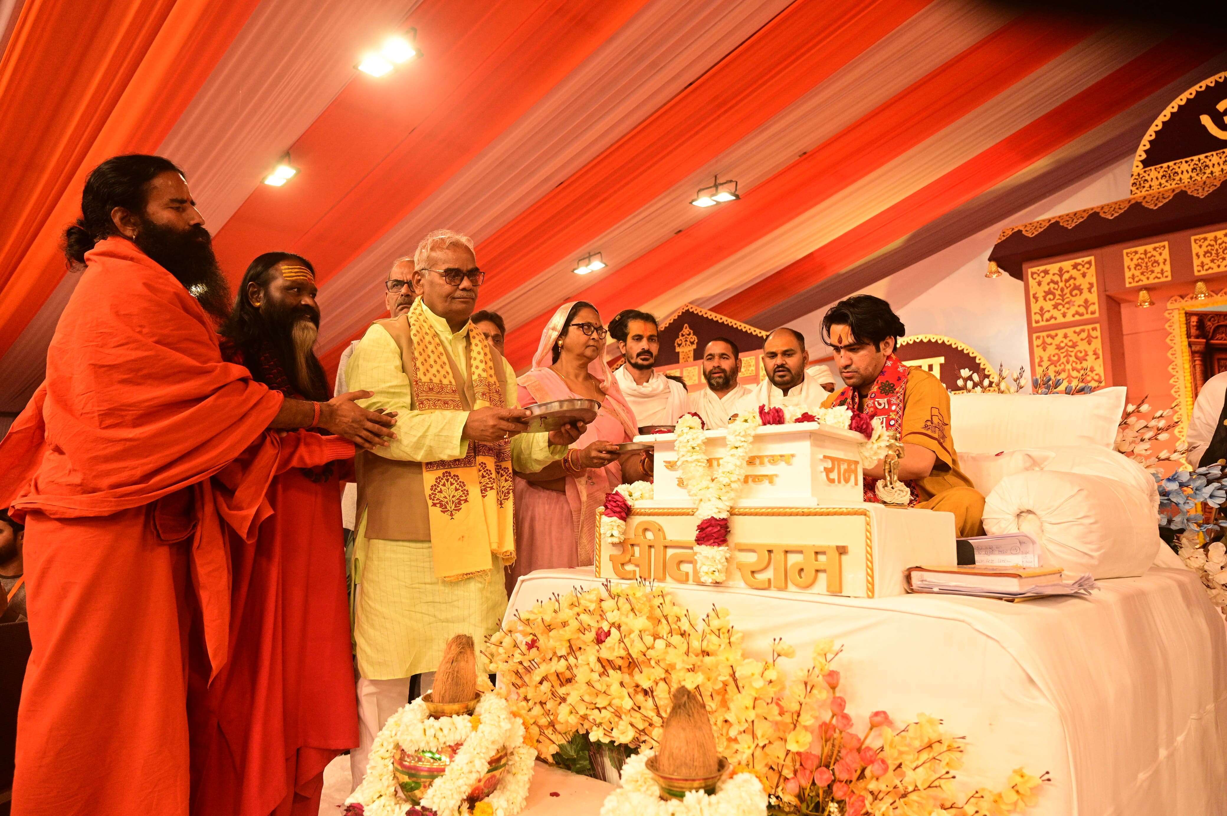 कथावाचक धीरेंद्र शास्त्री कोटा में गरजे, वीडियो में देखें बोले - गाय, गंगा और गुरु की रक्षा से बचेगा सनातन, ‘बेटियों से कह दो बुर्के वाली मत बनना