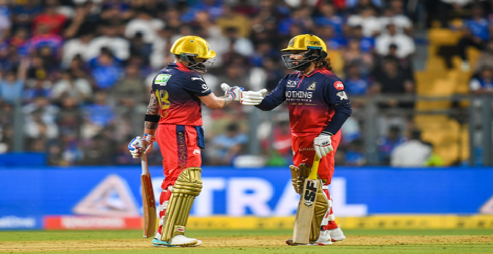 साल्ट-कोहली और रजत ने खेली अर्धशतकीय पारी, एमआई के खिलाफ आरसीबी ने 4 विकेट खोकर बनाए 240 रन