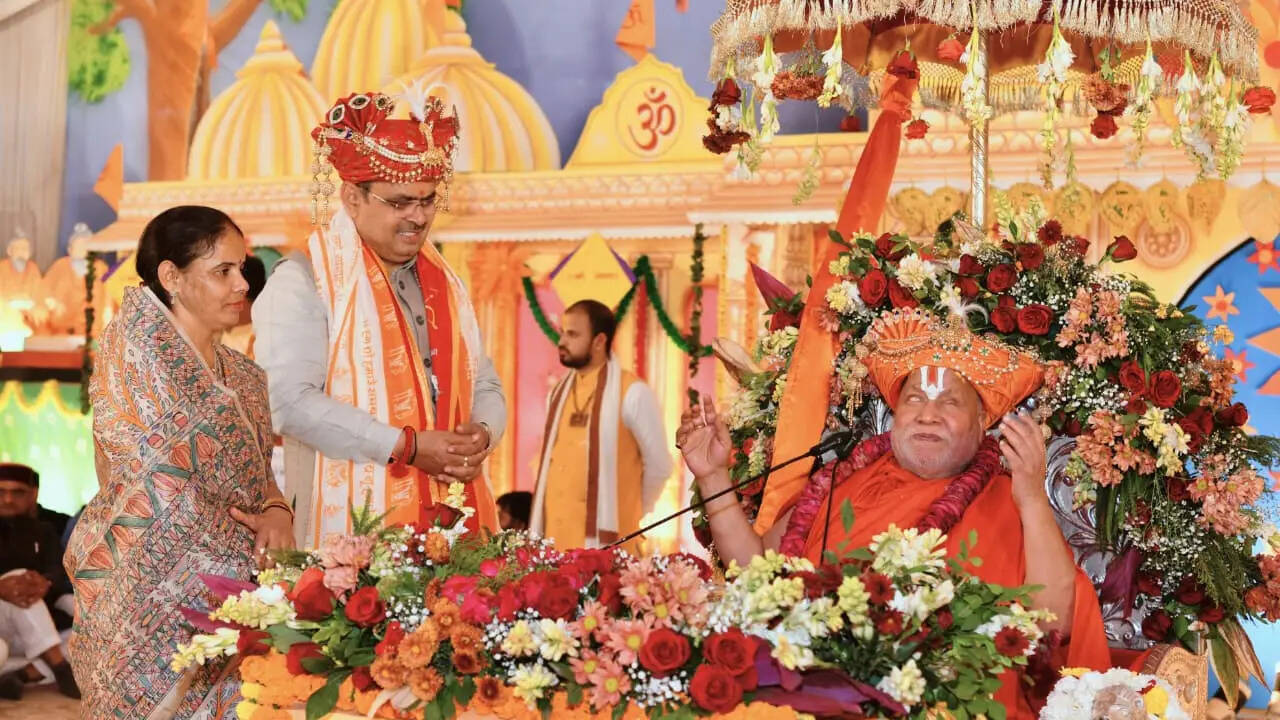 जगद्गुरु रामभद्राचार्य का बड़ा बयान, वीडियो में देखें मुख्यमंत्री भजनलाल शर्मा के राजनीतिक भविष्य को बताया उज्ज्वल