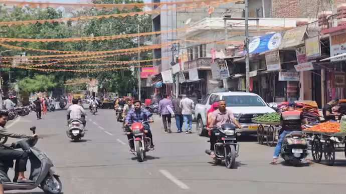 बाड़मेर में दिखा पाकिस्तानी ड्रोन, कैसे हैं बॉर्डर पर हालात, एयरपोर्ट से बाजार तक