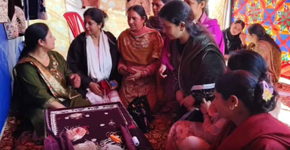 किश्तवाड़ में हैंडलूम और हैंडीक्राफ्ट प्रदर्शनी, स्थानीय कारीगरों और महिलाओं के हुनर को मिला मंच