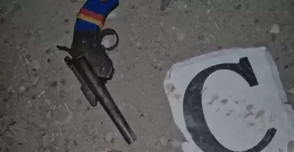 फिरोजाबाद में पुलिस और बदमाशों में मुठभेड़, जवाबी फायरिंग में एक बदमाश गोली लगने से घायल