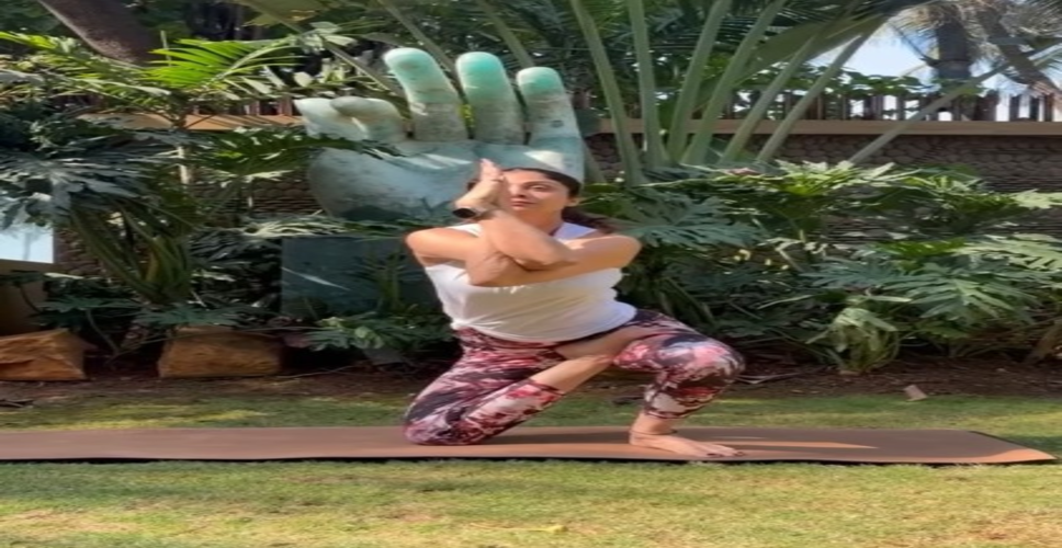 'वातायनासन' से मानसिक थकान और तनाव से मिलेगी छुट्टी