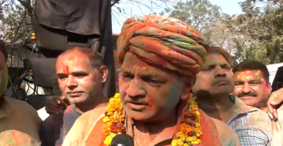 मनीष सिसोदिया ने कार्यकर्ताओं संग मनाया रंगों का त्योहार, कहा- कट्टर ईमानदार होली