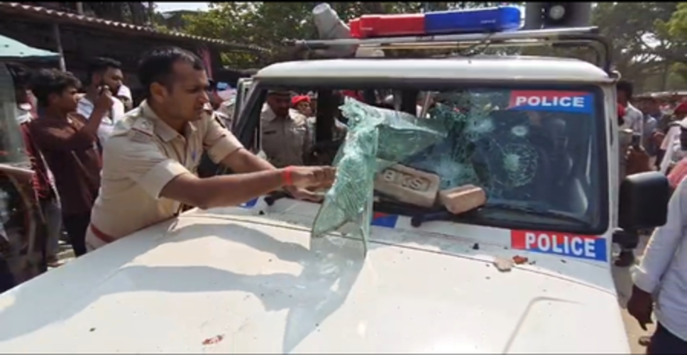 बिहार: गोपालगंज में महिला की पीटकर हत्या, आक्रोशित ग्रामीणों ने किया हंगामा, पुलिस वाहन क्षतिग्रस्त
