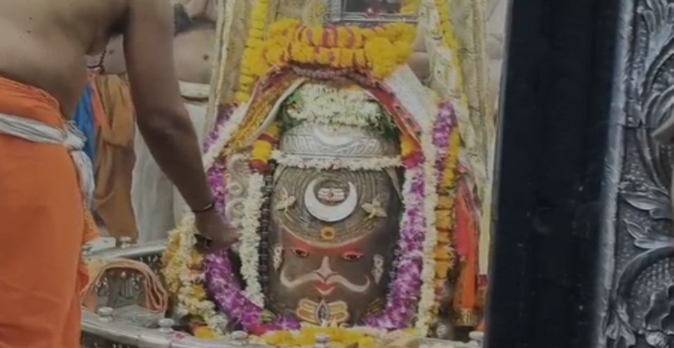 बाबा महाकाल के दरबार में हुई दिव्य भस्म आरती, जय श्री महाकाल' के जयकारे की गूंज