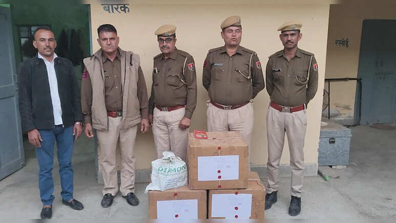 पुलिस ने किया बड़े ड्रग रैकेट का भंडाफोड़, 12 हजार से अधिक प्रतिबंधित गोलियां हुईं जब्त