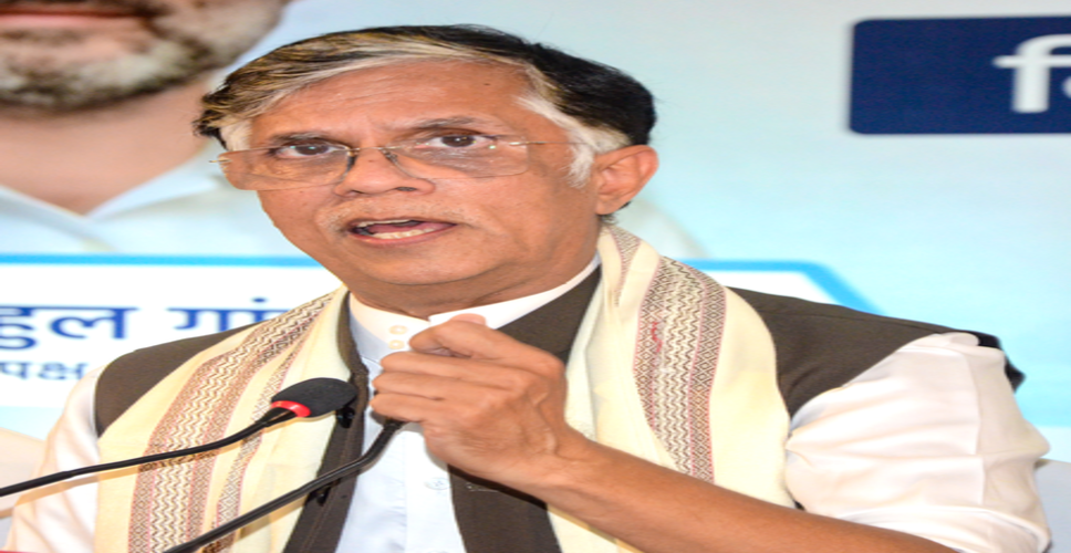 लोकतंत्र को समझने वाले हमले और डर के अंतर को जानते हैं : पवन खेड़ा