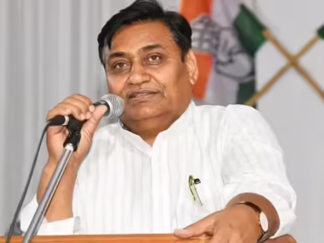 जयपुर में डोटासरा का बड़ा बयान, वीडियो में देखें बीजेपी और चुनाव प्रक्रिया पर लगाए गंभीर आरोप