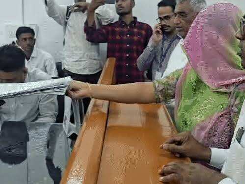 ट्विंकल खन्ना ‘पासिंग द लाइट’ दिवाली कैंपेन में हुईं शामिल, दो दिन के जयपुर दौरे के बाद मुंबई रवाना