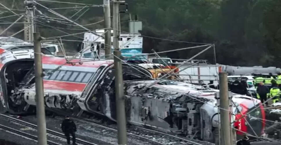 स्पेन ट्रेन हादसा: मृतकों की संख्या 35 पार, मंत्री टक्कर से 'हैरान'