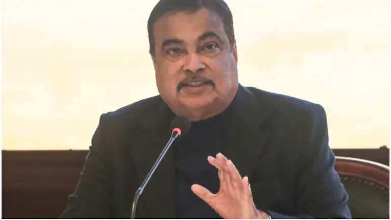 145 मौतों के बाद स्लीपर बसों के नियम बदले, नितिन गडकरी ने कहा—अब ‘कस्टम-मेड’ नहीं, केवल ‘फैक्ट्री-सर्टिफाइड’ बसें होंगी