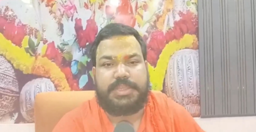 पीएम मोदी के सबसे लंबे कार्यकाल पर अयोध्या के संतों का अभिनंदन, कहा- 'सरकार ने हर क्षेत्र में किया विकास'