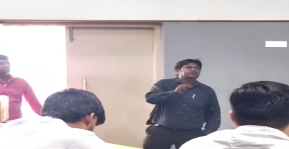 कर्नाटक: क्लासरूम में प्रपोज करने वाले प्रोफेसर को नौकरी से निकाला, गृहमंत्री बोले-मेरा नाम घसीटना गलत