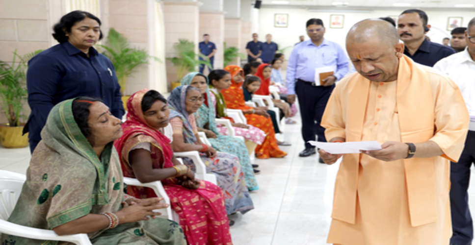 पीड़ितों की समस्याओं का उचित समाधान सरकार की प्राथमिकता : सीएम योगी