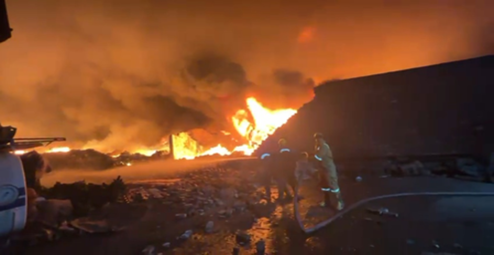 गाजियाबाद के मैनापुर औद्योगिक क्षेत्र में भीषण आग, 20 दमकल गाड़ियों ने पाया आग पर काबू