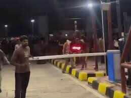 अजमेर टोल प्लाजा पर आधी रात बवाल, ट्रक ड्राइवर की पिटाई के आरोप के बाद जमकर तोड़फोड़; वीडियो में देंखे 20 किमी लंबा जाम लगा