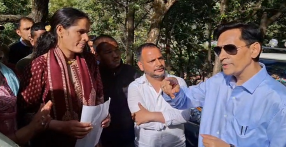 नैनीताल : शराब की दुकान को लेकर ग्रामीणों में नाराजगी, कुमाऊं आयुक्त से की शिकायत