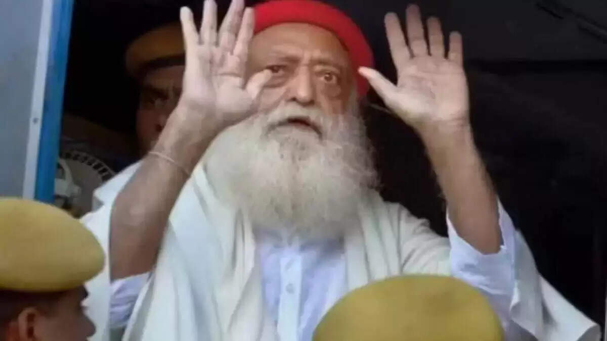 आसाराम को गुजरात हाईकोर्ट से चौथी बार अंतरिम जमानत, मेडिकल ग्राउंड पर 3 सितंबर तक मिली राहत