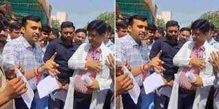 अजमेर JLN अस्पताल में नर्सिंग ऑफिसरों का प्रदर्शन तेज, वीडियो में देंखे 5वें दिन भी हड़ताल जारी, कलेक्ट्रेट तक रैली