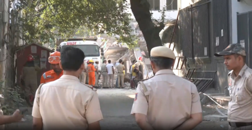दिल्ली हादसा: रातभर चला रेस्क्यू ऑपरेशन, मलबे से निकाले गए 9 लोग, एक की मौत