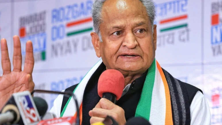 राहुल गांधी का चुनाव आयोग पर आरोप, आयोग ने मांगा हलफनामा