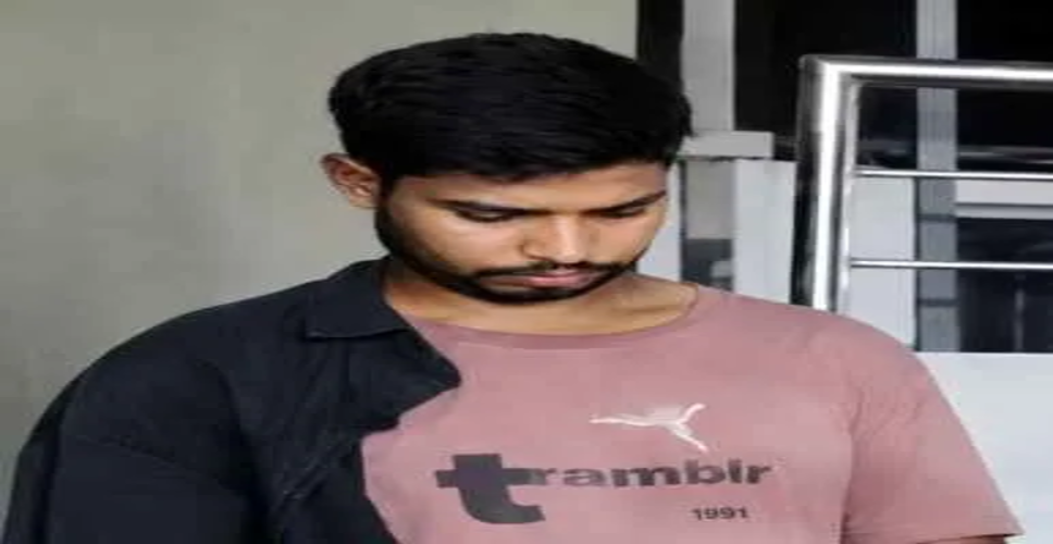 जमशेदपुरः चेन स्नैचिंग के आरोपी ने दारोगा की पिस्टल छीनकर की फायरिंग, पुलिस की जवाबी कार्रवाई में पैर में लगी गोली