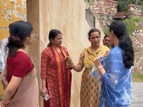 रवीन्द्र मंच की बदहाली पर भड़कीं डिप्टी सीएम दीया कुमारी, बंद एसी, वीडियो में जाने टूटी कुर्सियां और जर्जर भवन देख अधिकारियों को लगाई फटकार