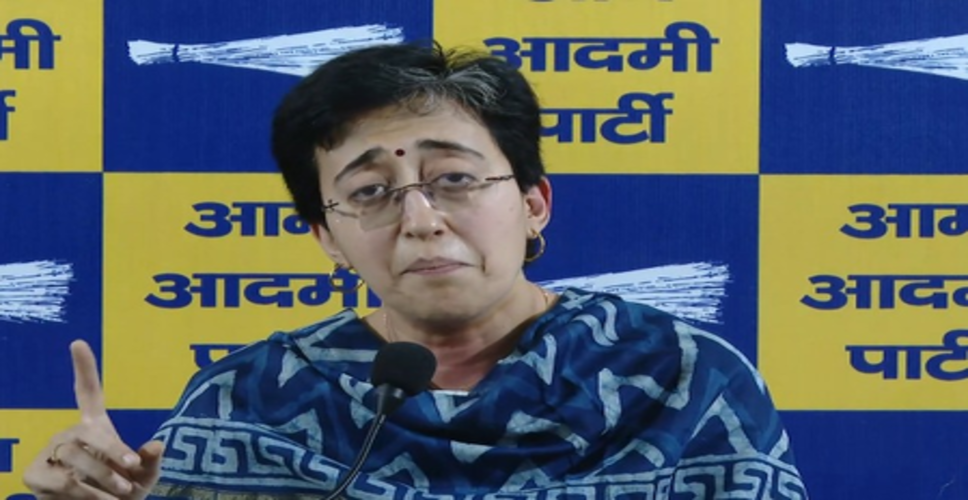 प्रदूषण, गंदे पानी और टूटी सड़कों की समस्याओं से भाग रही भाजपा: आतिशी
