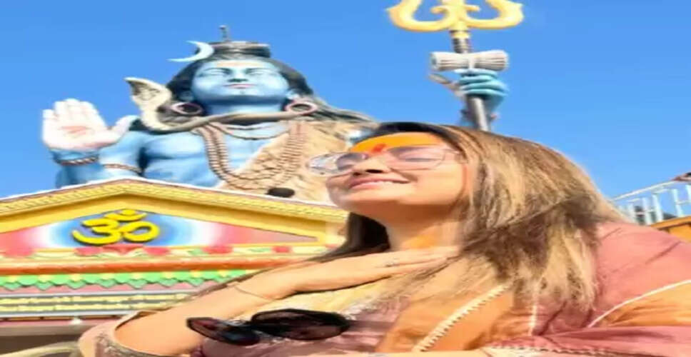 भोजपुरी सितारों ने किया नए साल का स्वागत, किसी ने मंदिर तो किसी ने फिल्म की रिलीज के साथ दी शुभकामनाएं