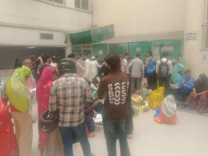 SMS अस्पताल में मरीजों की परेशानी बढ़ी, भर्ती–डिस्चार्ज प्रक्रिया बनी लंबी कतारों की वजह