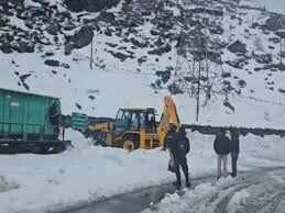 वीडियो में देंखे उत्तर भारत में मौसम का करवट बदलने का संकेत: राजस्थान, मध्य प्रदेश और यूपी में बारिश, उत्तराखंड में बर्फबारी का अलर्ट