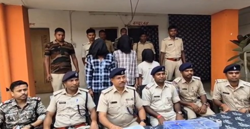 गोड्डा में मुखिया पर फायरिंग मामले में तीन आरोपी गिरफ्तार, हथियार और बोलेरो जब्त