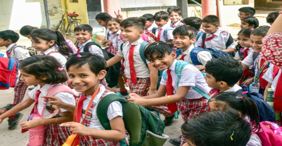 राजनीतिक दलों ने स्कूलों में 'वंदे मातरम' अनिवार्य करने के बंगाल सरकार के कदम का स्वागत किया