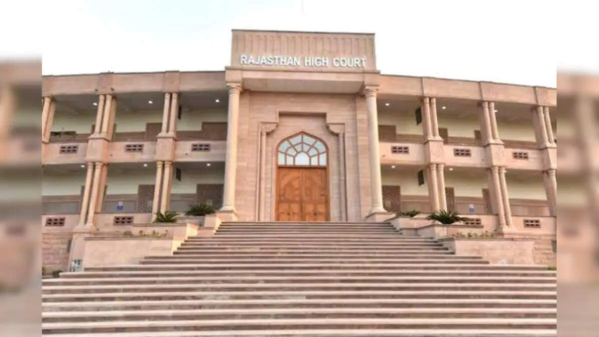 सरकारी स्कूलों की जर्जर हालत पर हाईकोर्ट सख्त, फुटेज में जानें शिक्षा सचिव से बोला- बच्चियों के लिए टॉयलेट तक नहीं, कैसे पढ़ेंगे बच्चे?